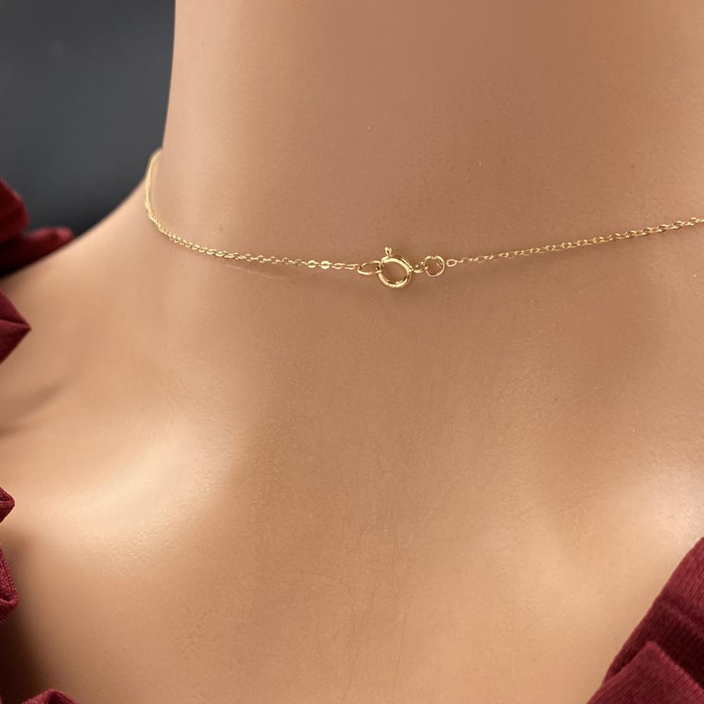 عقد ذهب ناعم عيار 18 بتصميم ناعم وأنيق الوزن 1.39 جرام