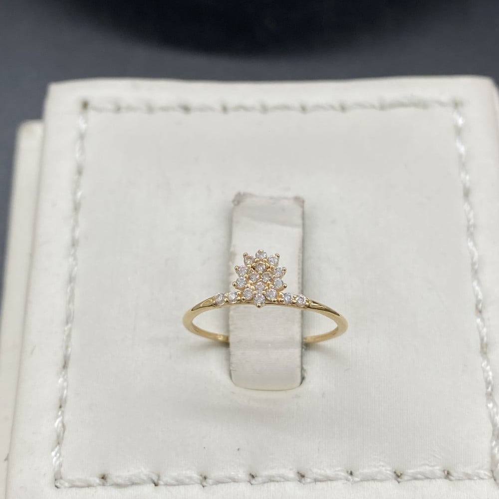 طقم ذهب أطفال بوزن خفيف وتصميم عصري عيار 18 بوزن 1.65 جرام