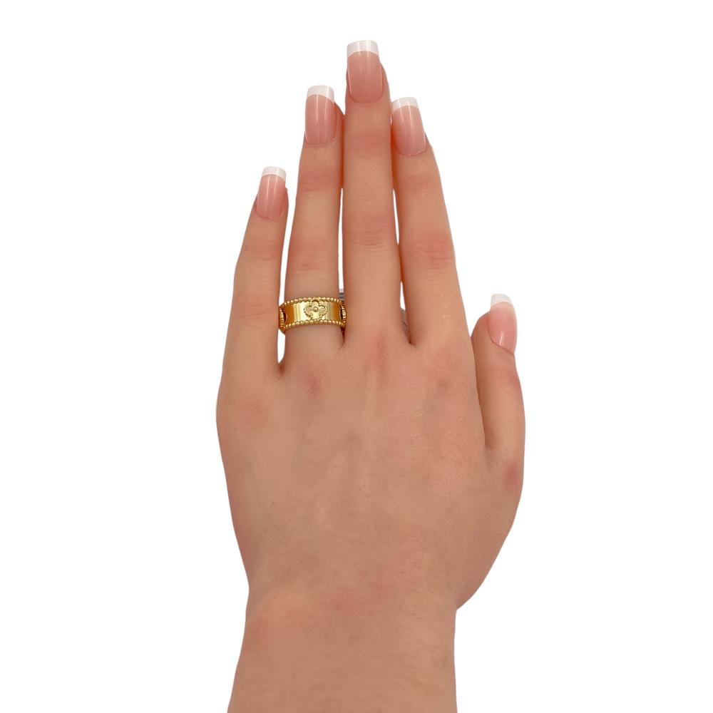 18 karat gold ring, weight 3.68 grams