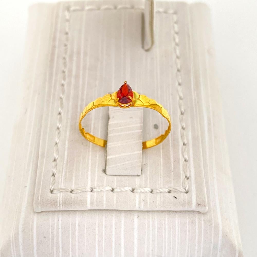 طقم ذهب جناح الصقر عيار 21 وزن 3.35 جرام بفص أحمر لامع