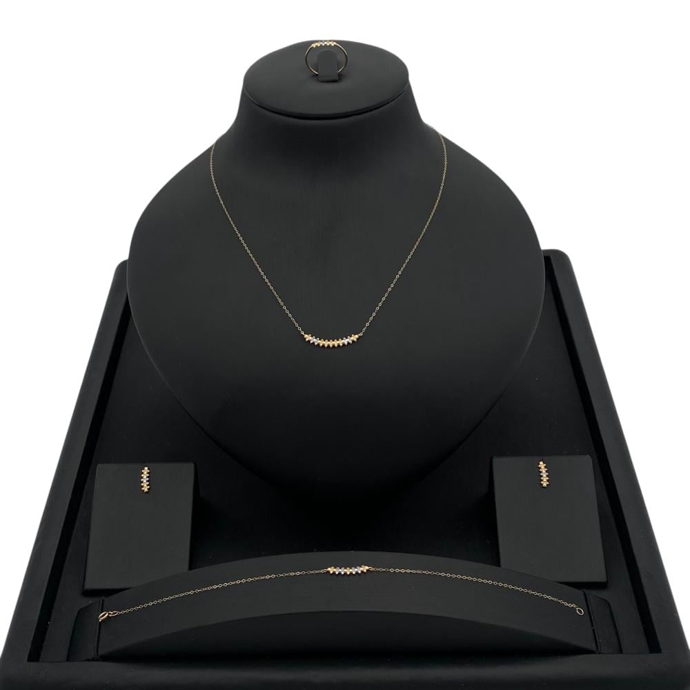 طقم ذهب عيار 18 الوزن 2.47 جرام