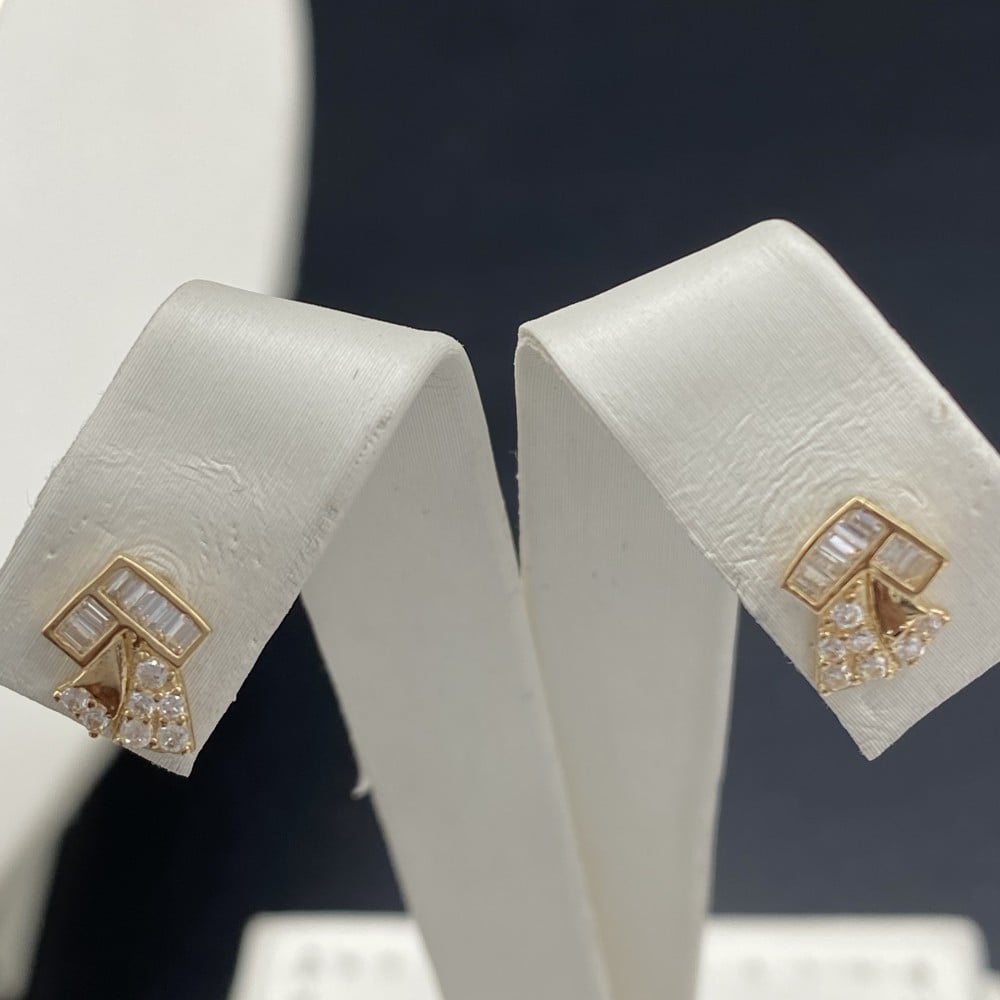 طقم ذهب عيار 18 الوزن 5.17 جرام