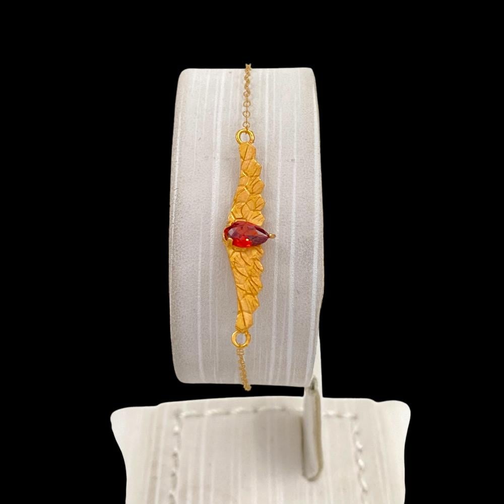 طقم ذهب جناح الصقر عيار 21 وزن 3.35 جرام بفص أحمر لامع