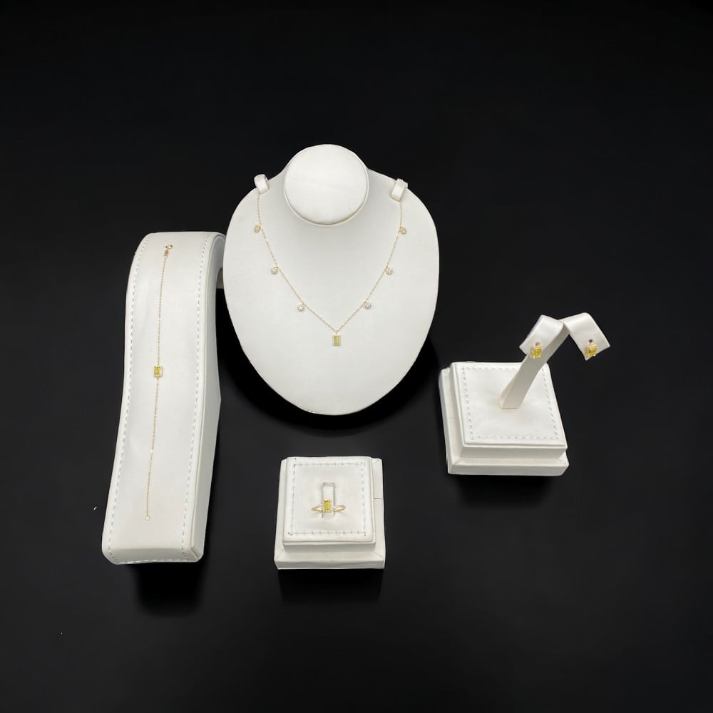 طقم ذهب عيار 18 الوزن 3.75 جرام