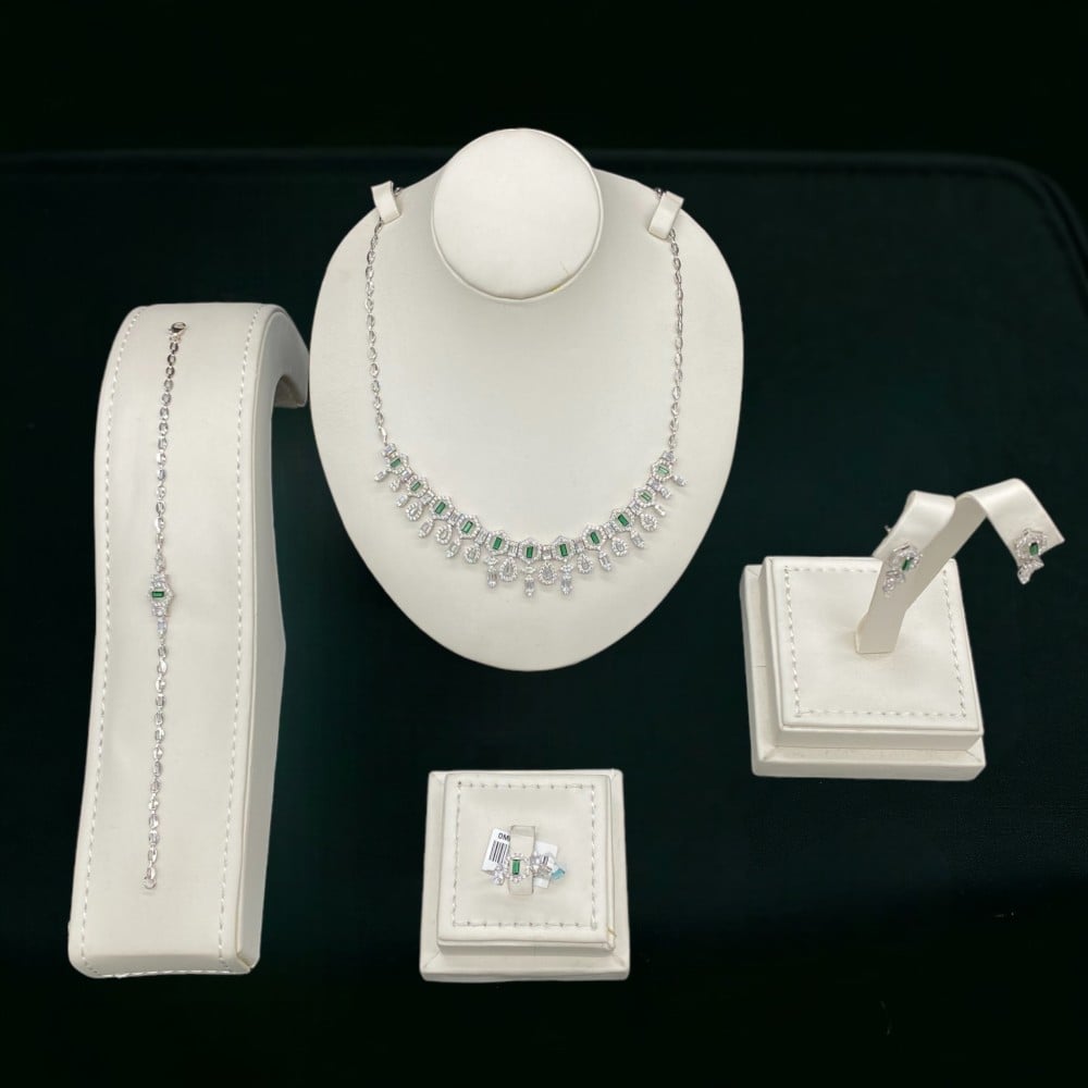 طقم ذهب عيار 18 الوزن 19.27 جرام