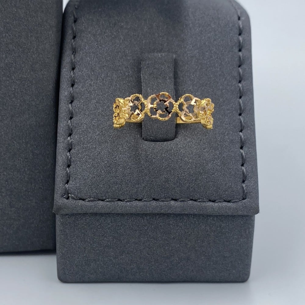 طقم ذهب عيار 21 وزن 20.2 جرام ثلاثي الطبقات بتصميم وردي أنيق