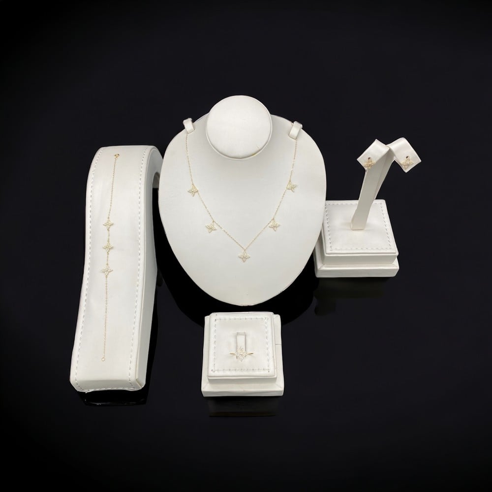 طقم ذهب عيار 18 الوزن 3.4 جرام