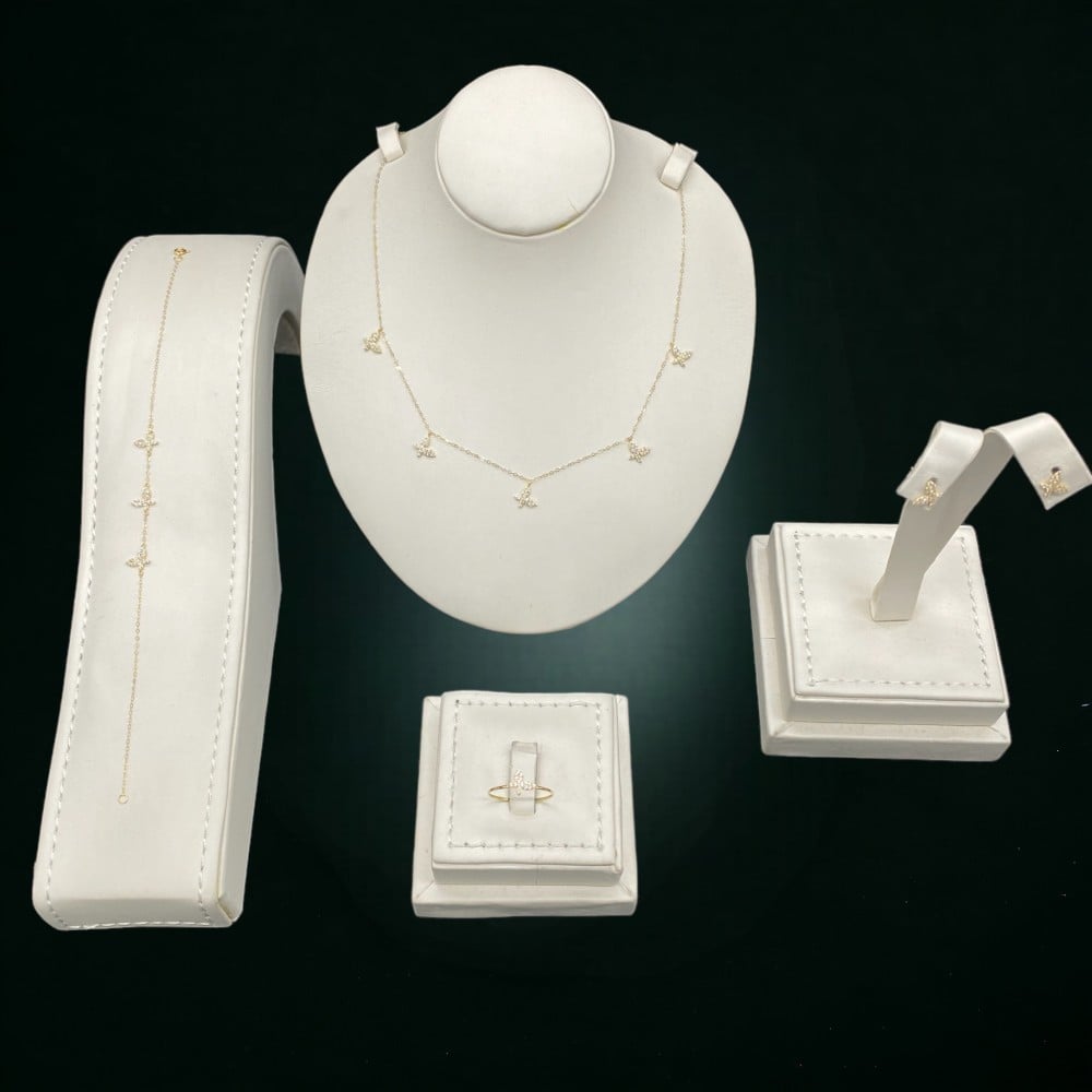 طقم ذهب عيار 18 الوزن 2.24 جرام