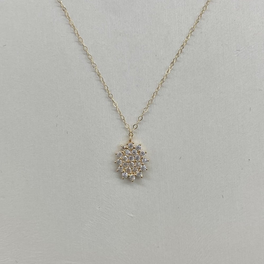 طقم ذهب أطفال بوزن خفيف وتصميم عصري عيار 18 بوزن 1.65 جرام