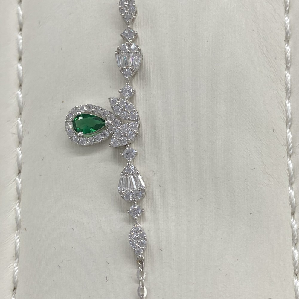 طقم ذهب عيار 18 الوزن 9.6 جرام