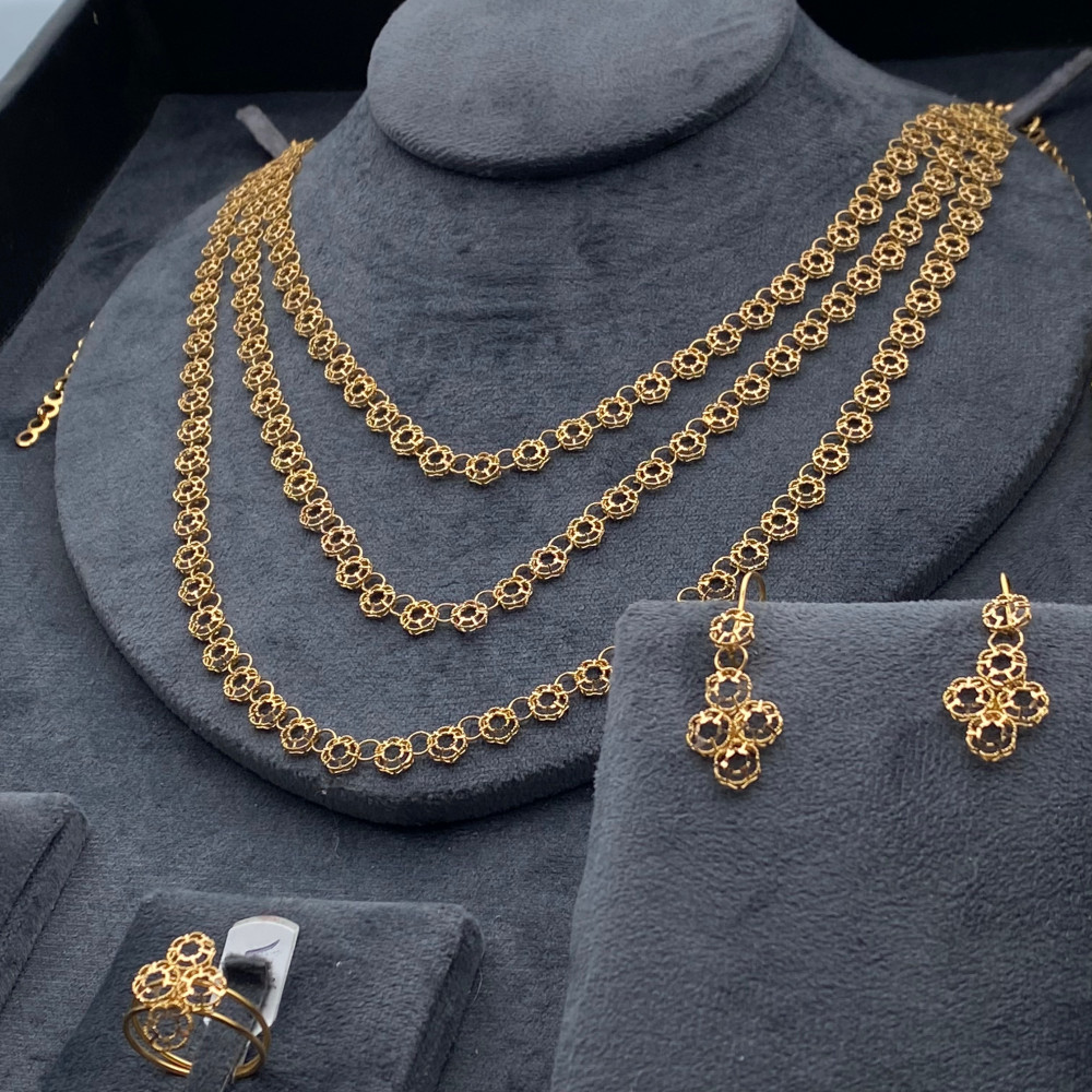 طقم ذهب ملكي عيار 21 ليزيدك تألقاً وجاذبية الوزن 30.6 جرام