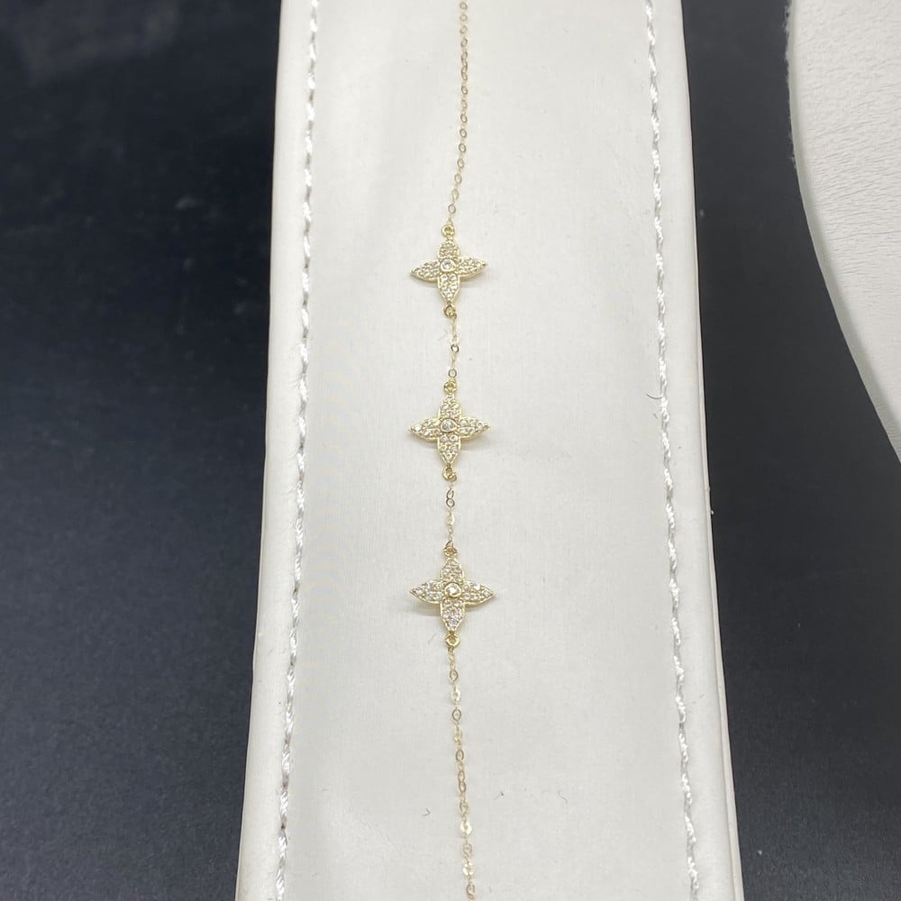 طقم ذهب عيار 18 الوزن 3.4 جرام