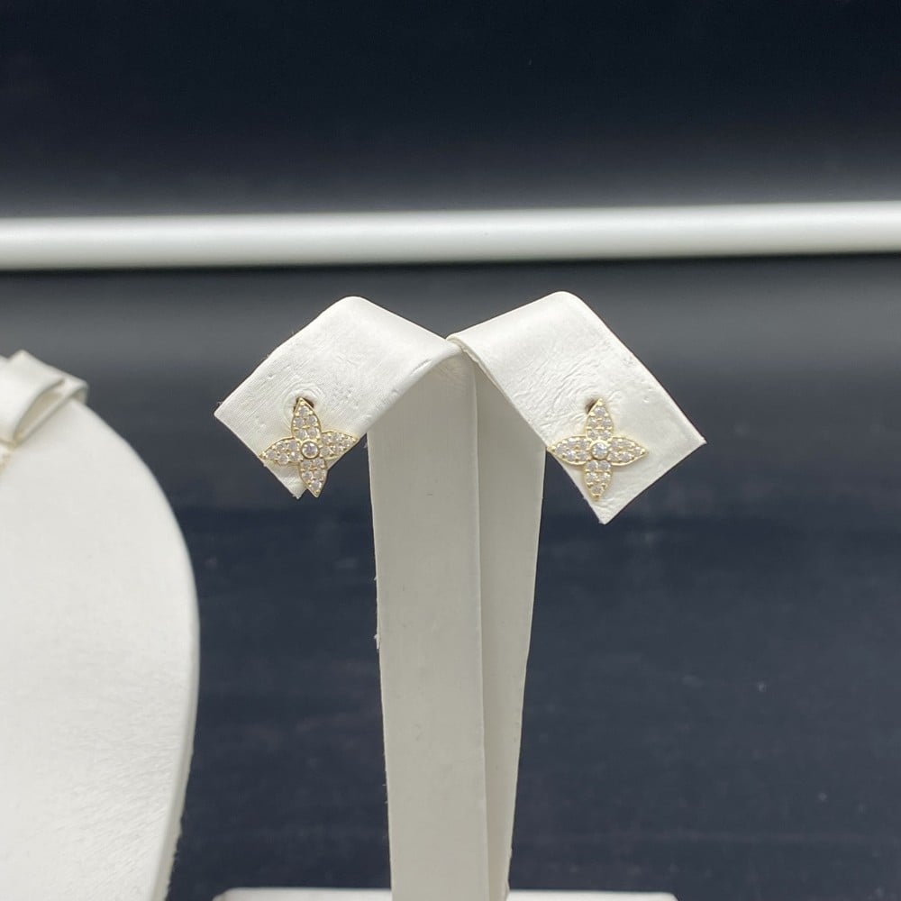 طقم ذهب عيار 18 الوزن 3.4 جرام