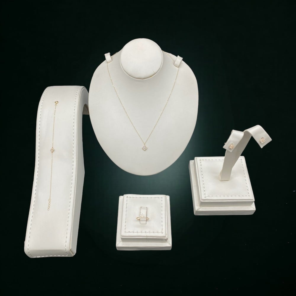 طقم ذهب أطفال بتصميم جذاب عيار 18 مثالي للهدايا الوزن 1.58 جرام