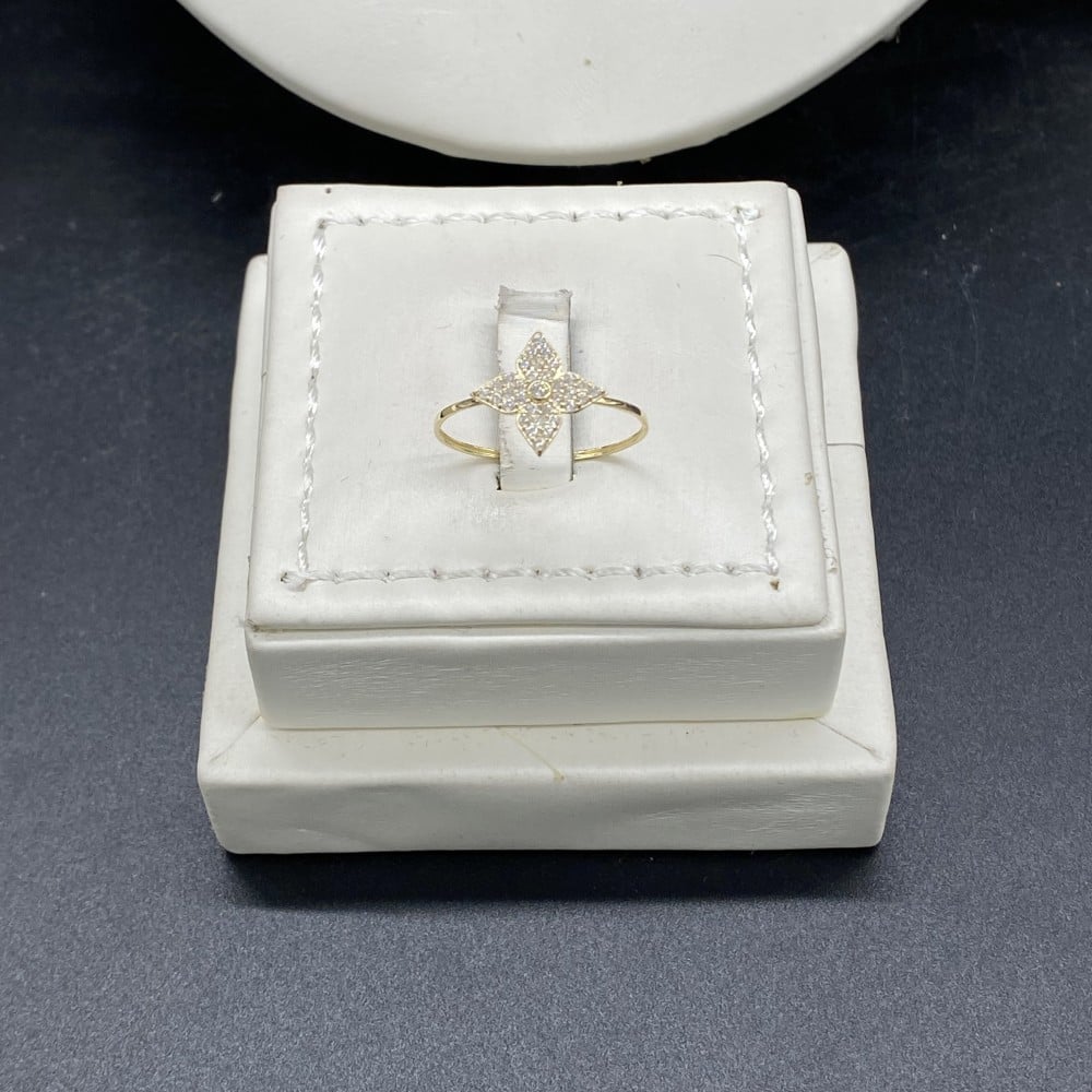 طقم ذهب عيار 18 الوزن 3.4 جرام