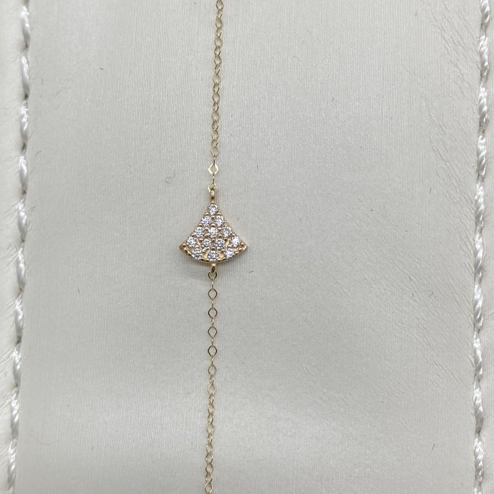 طقم ذهب أطفال ناعم عيار 18 لأناقة طفلتك بوزن. 1.62 جرام