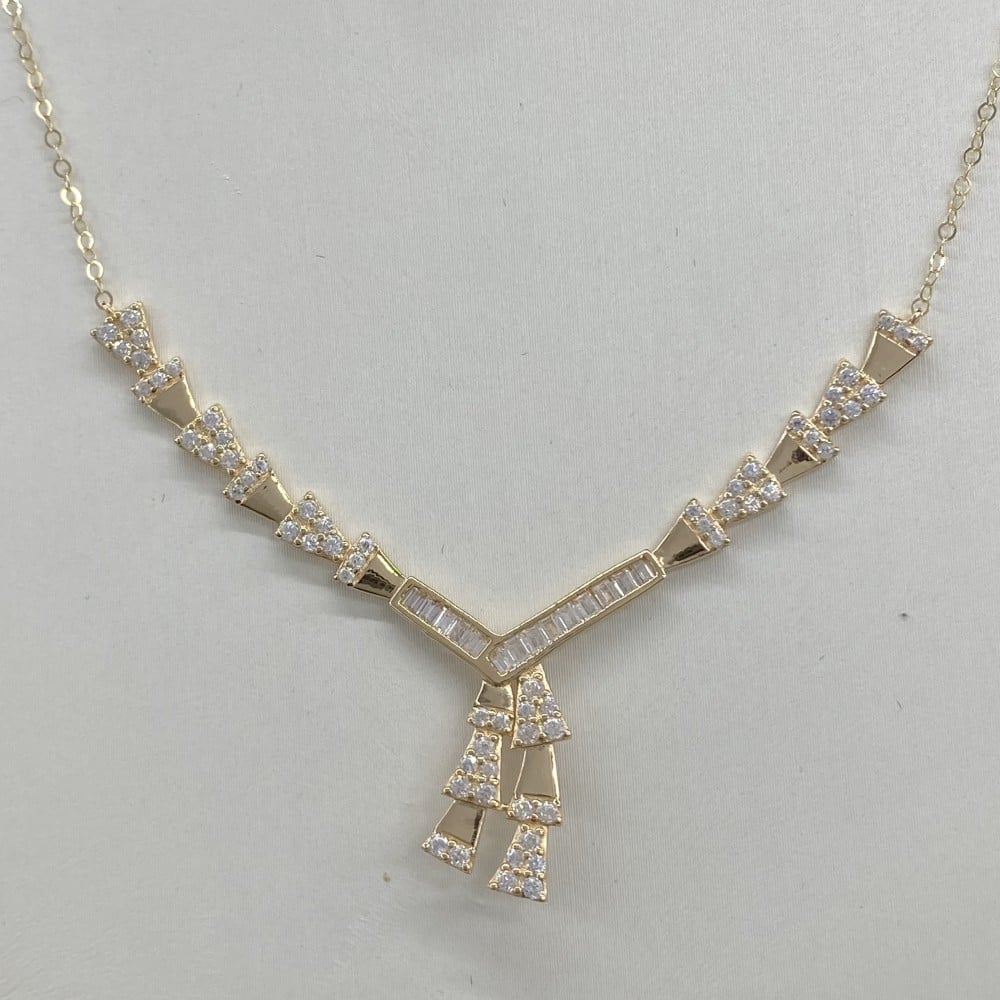 طقم ذهب عيار 18 الوزن 5.17 جرام