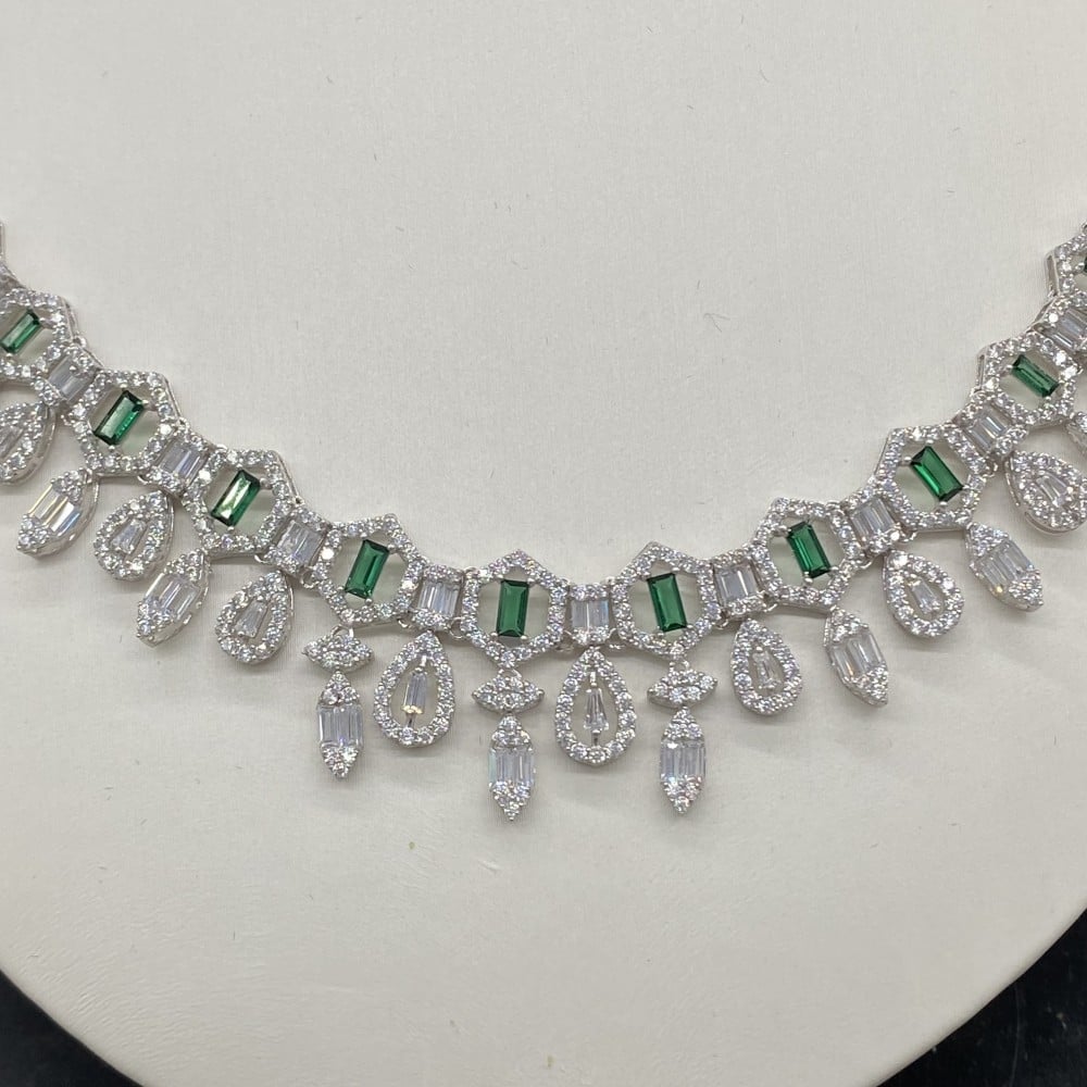 طقم ذهب عيار 18 الوزن 19.27 جرام