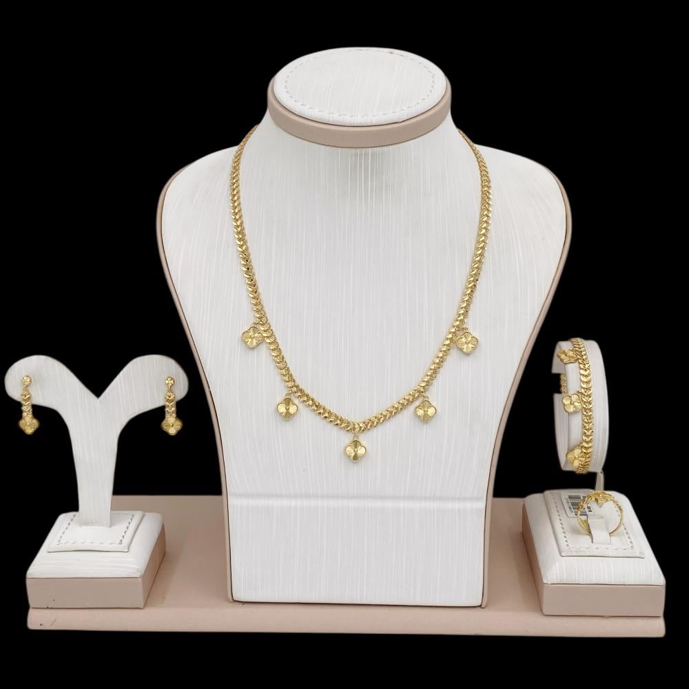 طقم ذهب عيار 18 الوزن 25.79 جرام