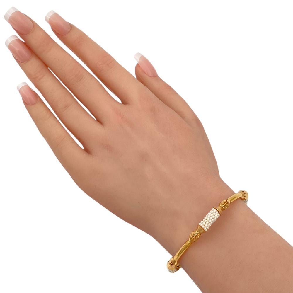 غويشة ذهب سعودي عيار 21 محلاه باللؤلؤ الأبيض لإطلالة كلاسيكية راقية وزن 9.34 جم