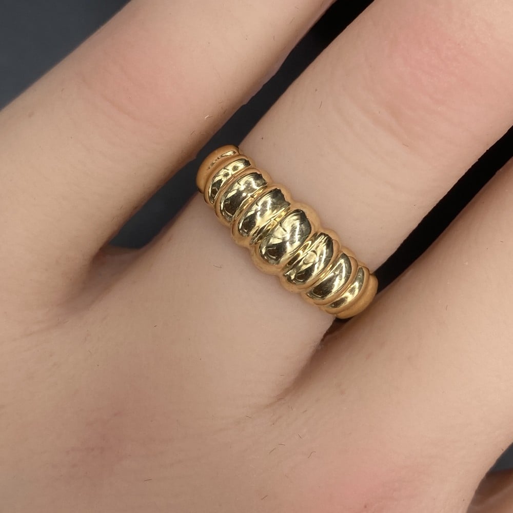 خاتم ذهب عيار 18 مصمم بفخامة ليكمل إطلالتك