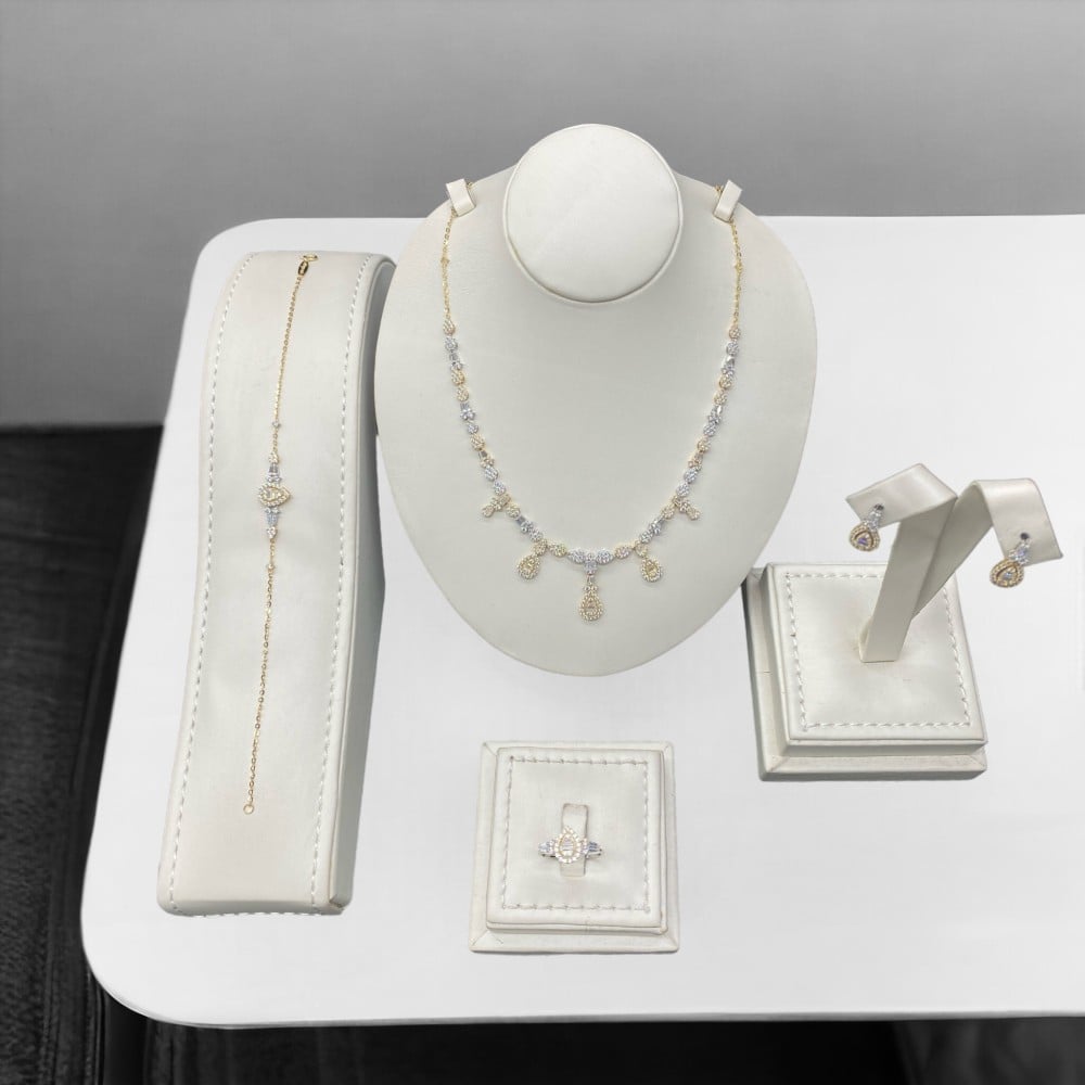 طقم ذهب عيار 18 الوزن 12.26 جرام