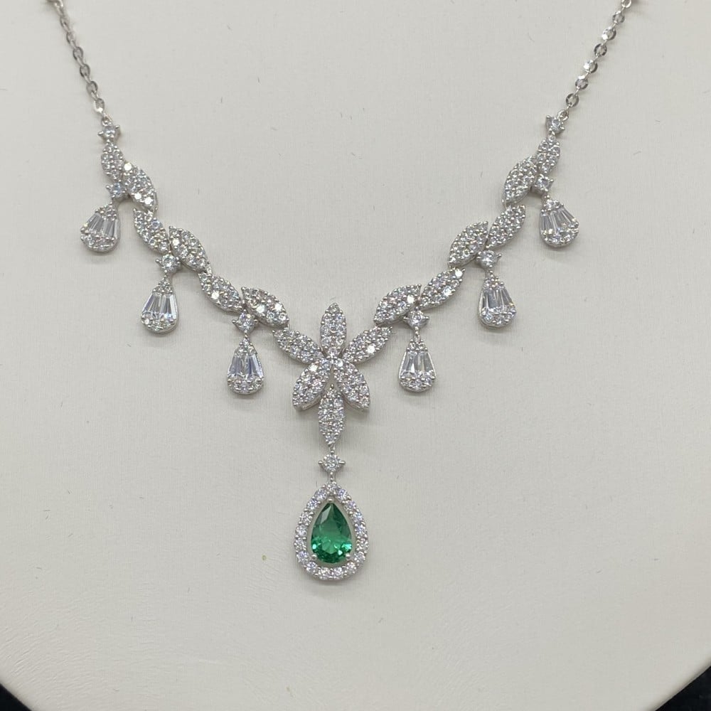 طقم ذهب عيار 18 الوزن 9.6 جرام