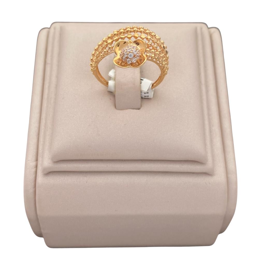 خاتم ذهب نسائي بتصميم زهرة مرصعة عيار 21 وزن 2.34 جم مقاس 7 بتفاصيل منقوشة