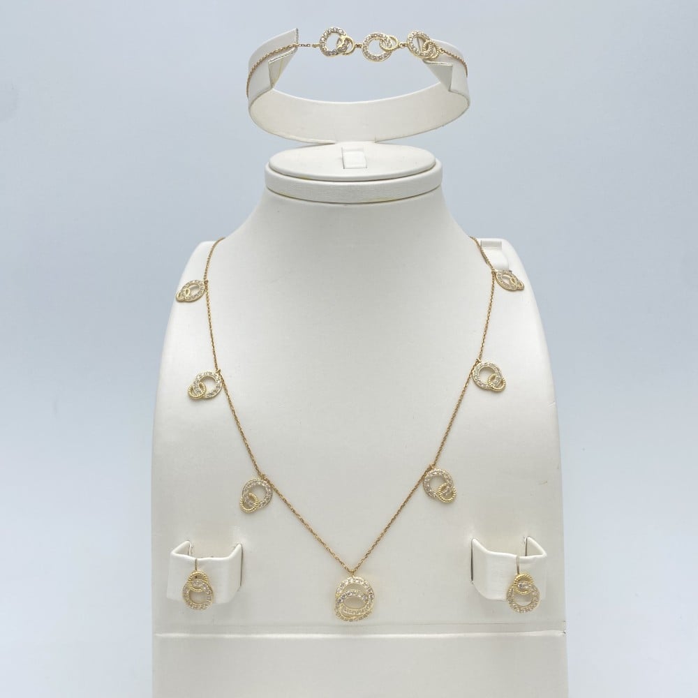 Half set of 18 karat gold, weight 7.5 grams