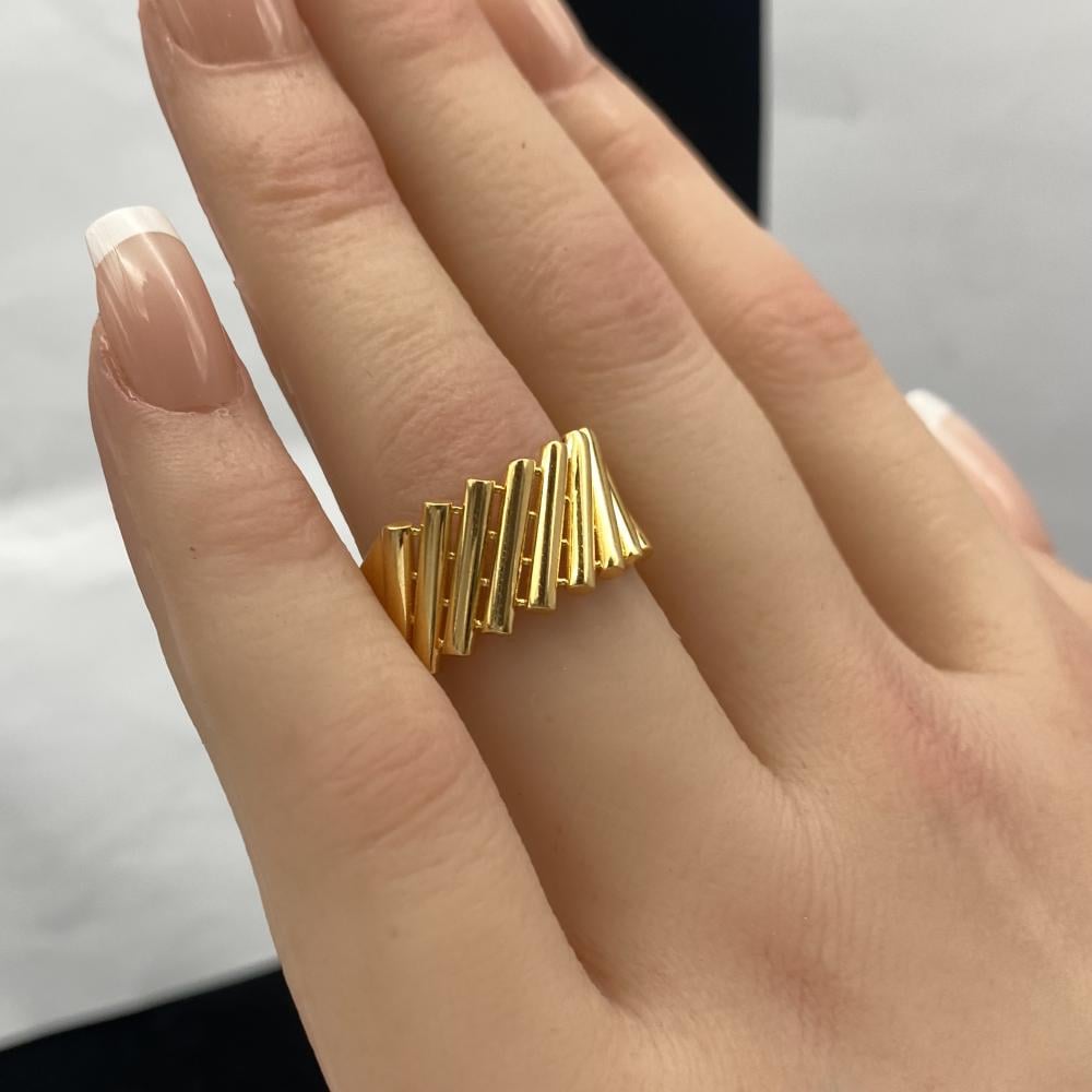 21k wide gold ring with shiny and elegant details, weighing 3.11 grams
