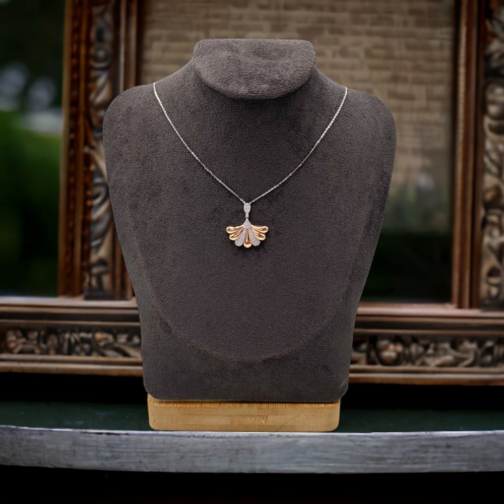 عقد ذهب روز قولد عيار 18 شكل زهرة وزن 3.31 جرام