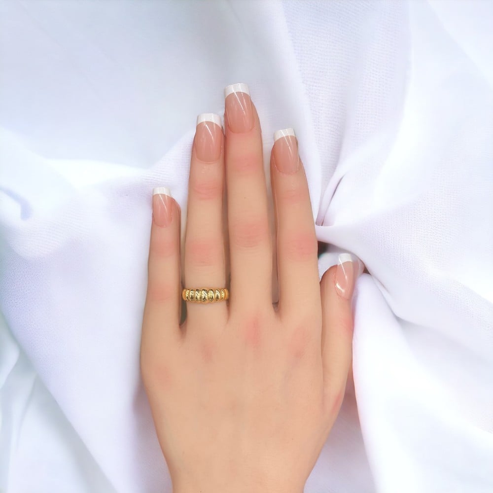 خاتم ذهب عيار 18 مصمم بفخامة ليكمل إطلالتك