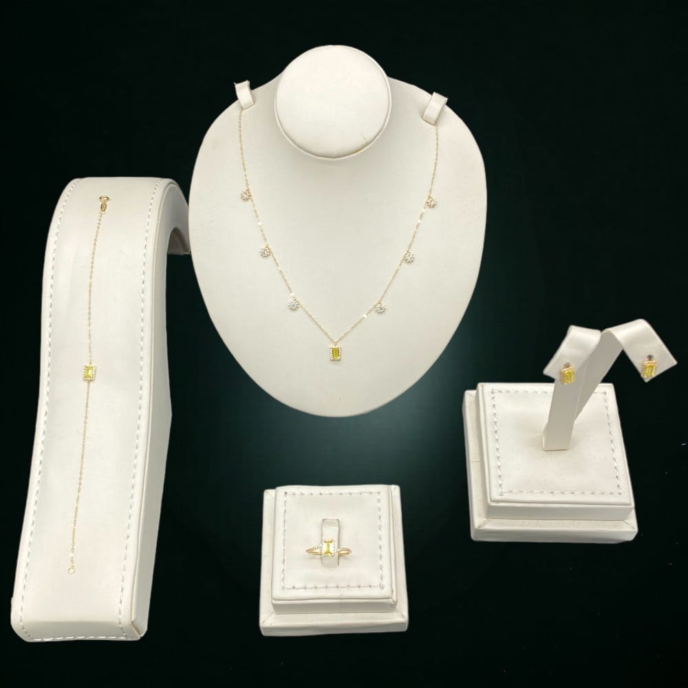 طقم ذهب عيار 18 الوزن 3.7 جرام