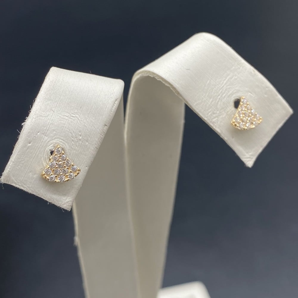 طقم ذهب أطفال ناعم عيار 18 لأناقة طفلتك بوزن. 1.62 جرام