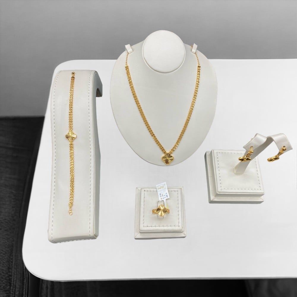 طقم ذهب عيار 21 الوزن 20.08 جرام