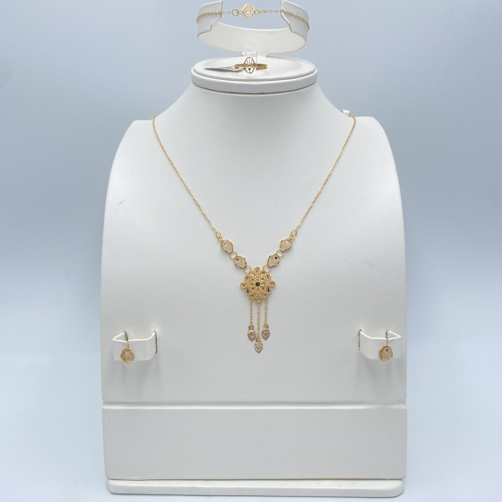 21 karat gold set, weight 6.4 grams
