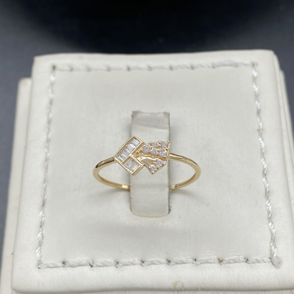 طقم ذهب عيار 18 الوزن 5.17 جرام