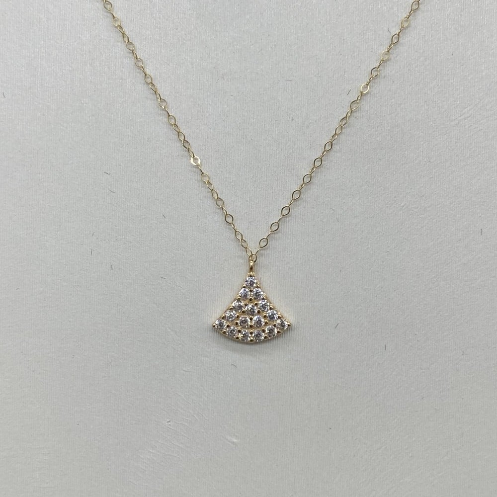 طقم ذهب أطفال ناعم عيار 18 لأناقة طفلتك بوزن. 1.62 جرام