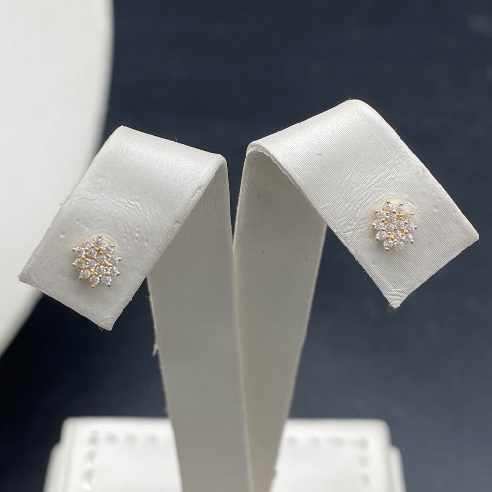 طقم ذهب أطفال بوزن خفيف وتصميم عصري عيار 18 بوزن 1.65 جرام