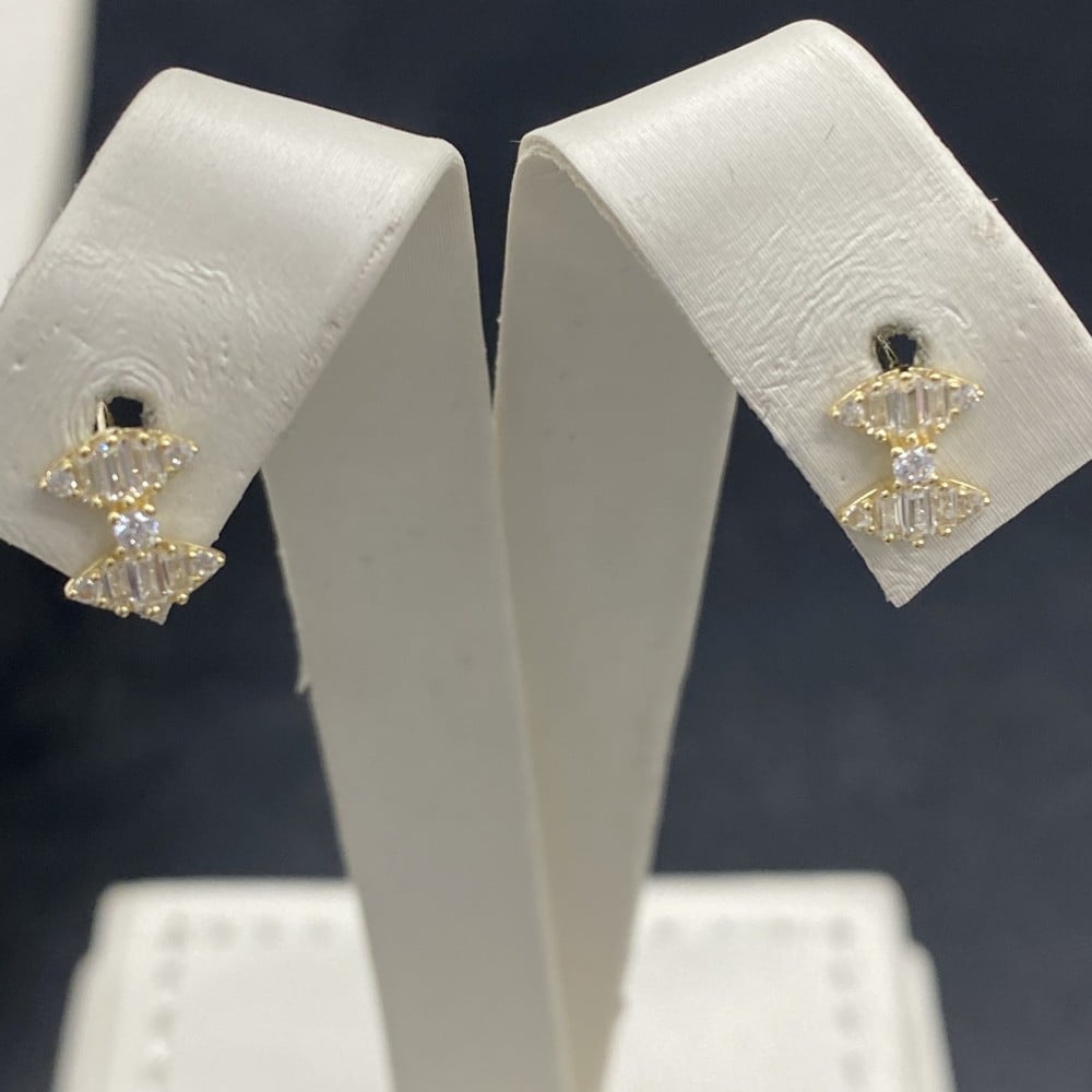 طقم ذهب عيار 18 الوزن 2.3 جرام