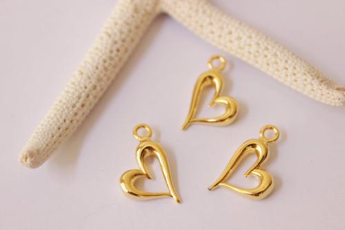 تعليقة قلب ذهبي