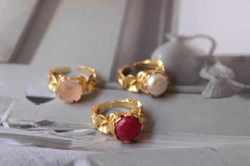 خاتم ذهبي ع شكل ورده