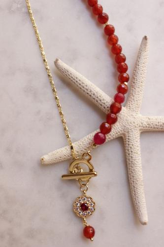 سلسله حجر عودي محمر مع تعليقه ورده زركون