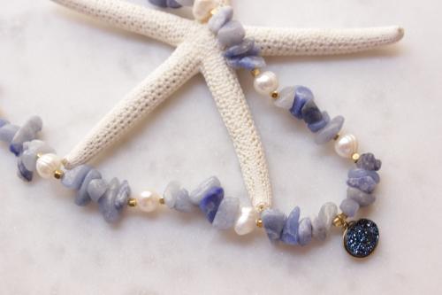 سلسله حجر ازرق مع تعليقه