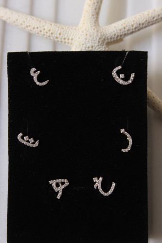 حلق حرف فضي مطلي عيار 925