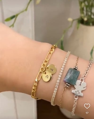 اسورة جنزير ذهبي مع اضافة حرف من اختيارك