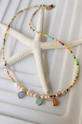 سلسلة خرز ملون مع لولو وتعليقات حجر