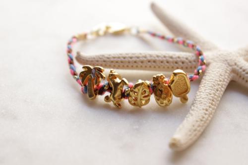 اسورة خيط مع تعليقات مطلية ذهب