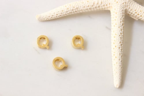 6x7mm " Q " 24k Shiny Gold Letters, Letter Charms, Letter Beads