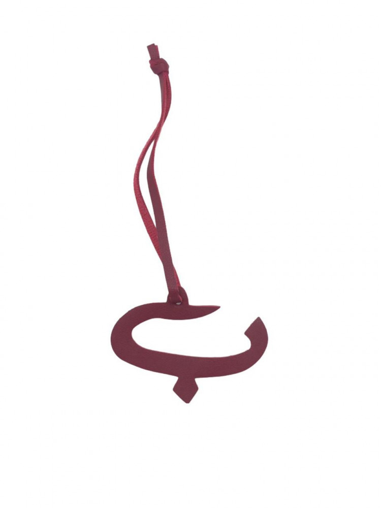 أحمر